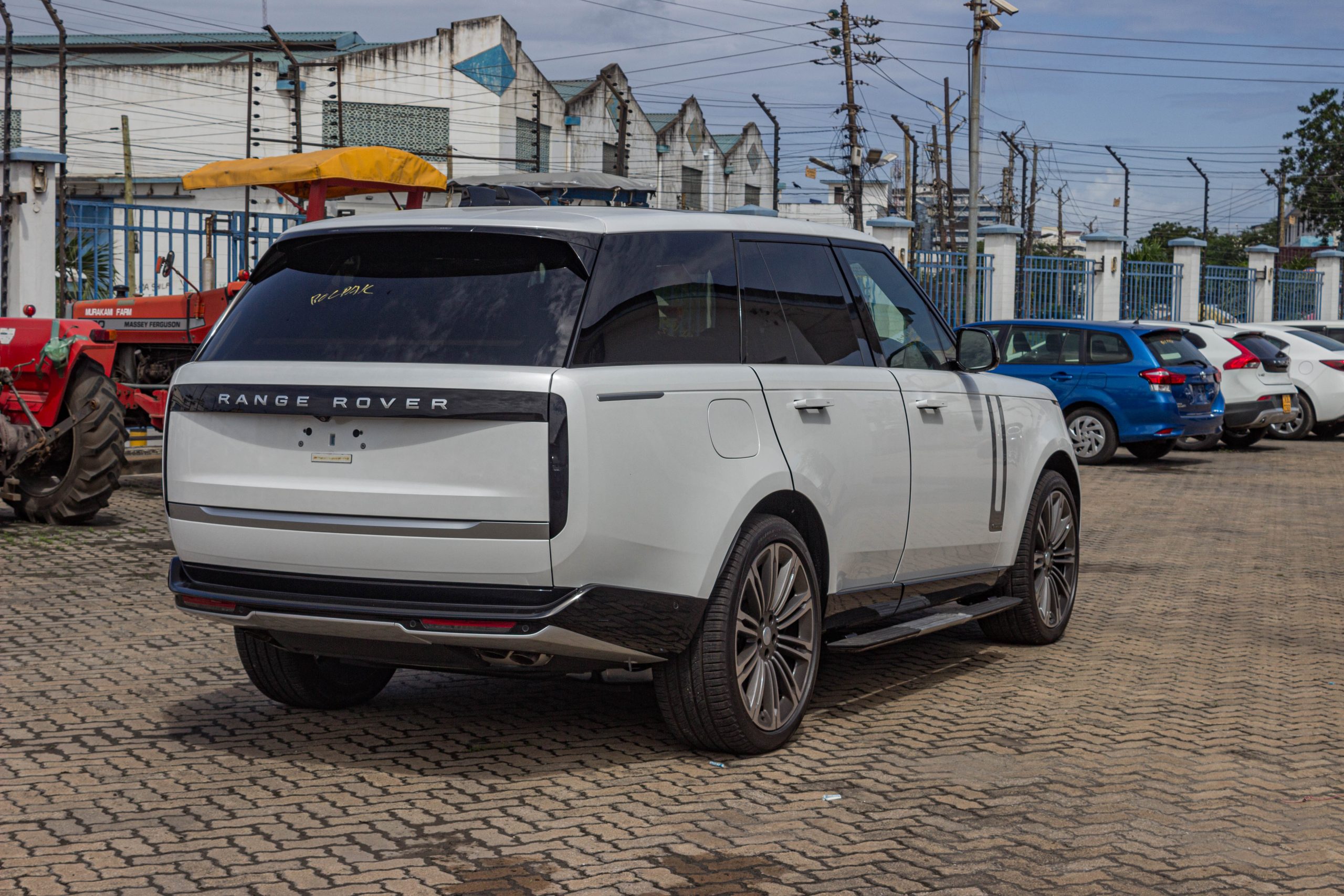 Pearl Range Rover Range Rover Autobiography Pearl – Sammy Traders Ltd