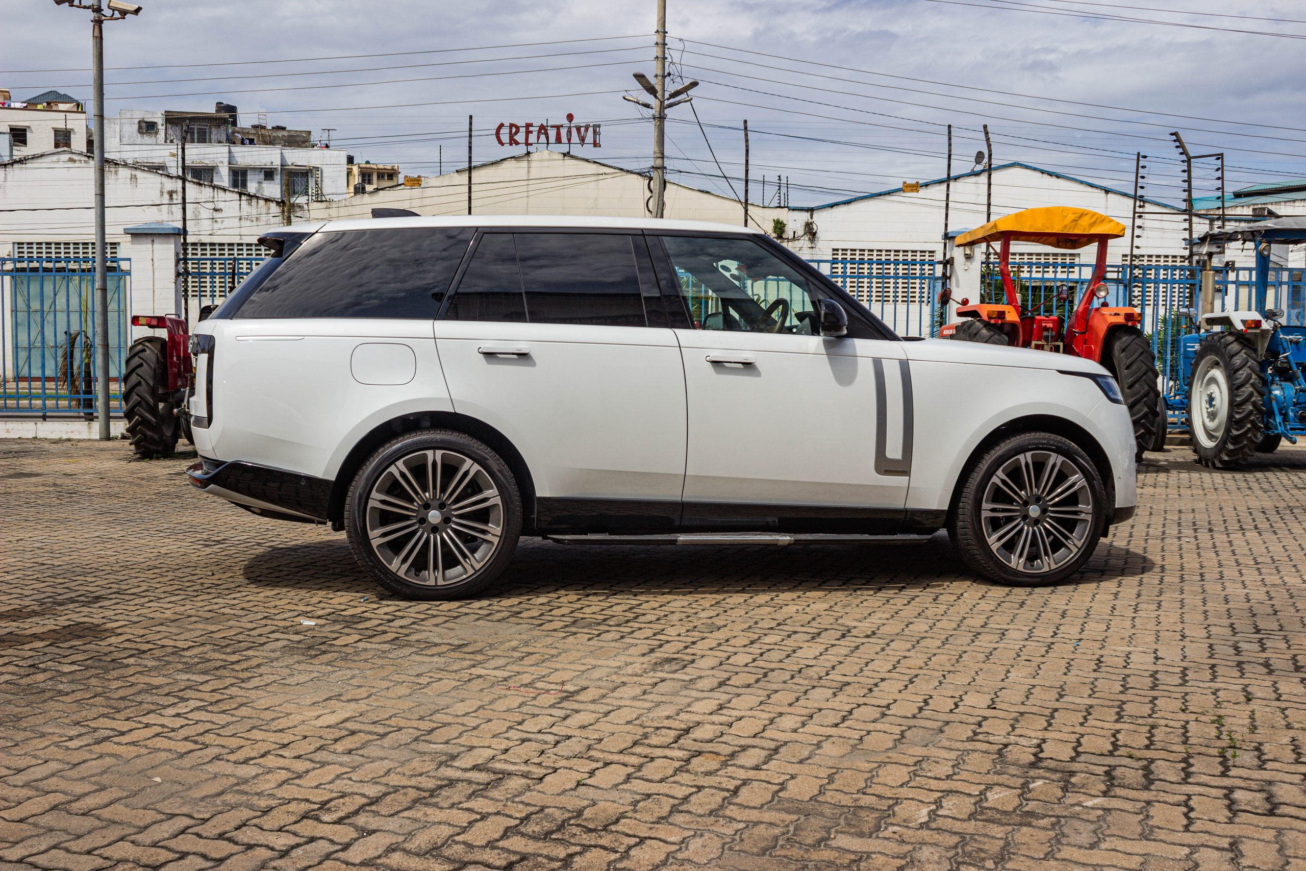 Pearl Range Rover Range Rover Autobiography Pearl – Sammy Traders Ltd